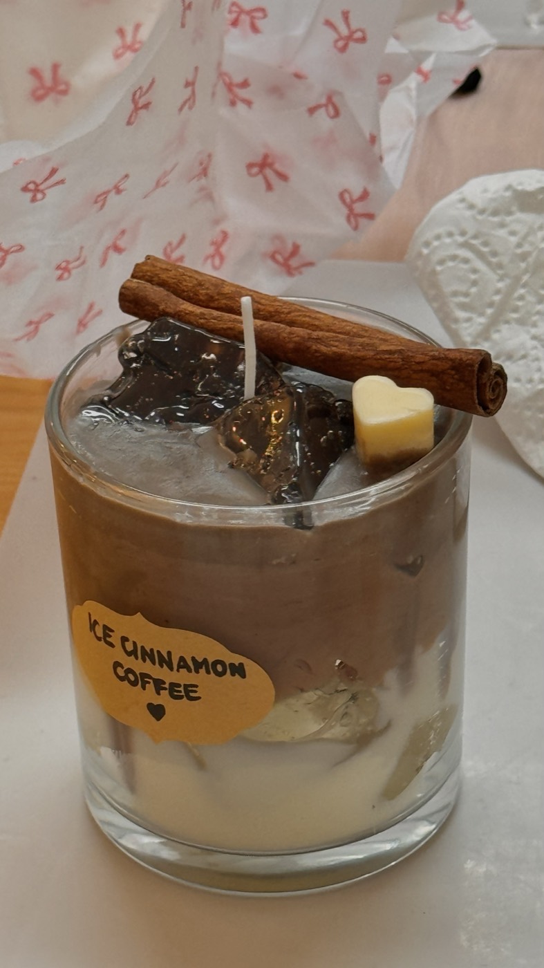 Iced cinnamon coffee drink candle