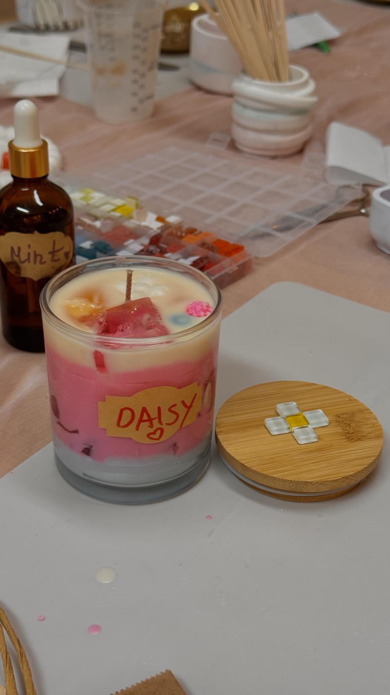 Daisy drink-style candle in a glass